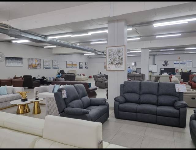 1,271M² RETAIL TO LET IN RIVERSIDE PARK